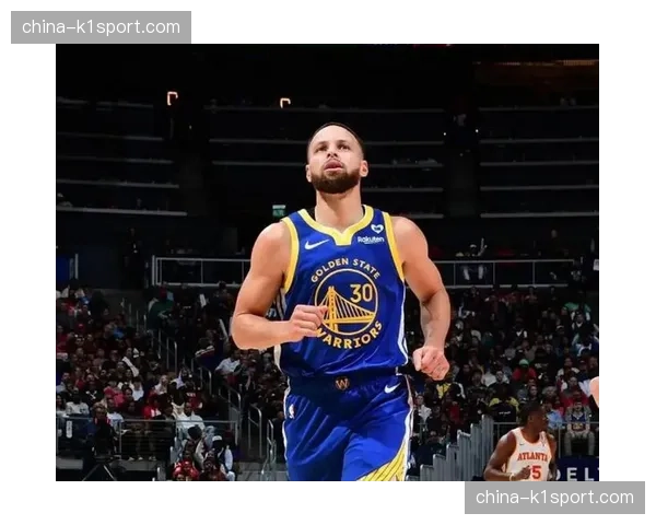 库里单节三分7中6砍下25分，勇士第三节一波流击溃对手