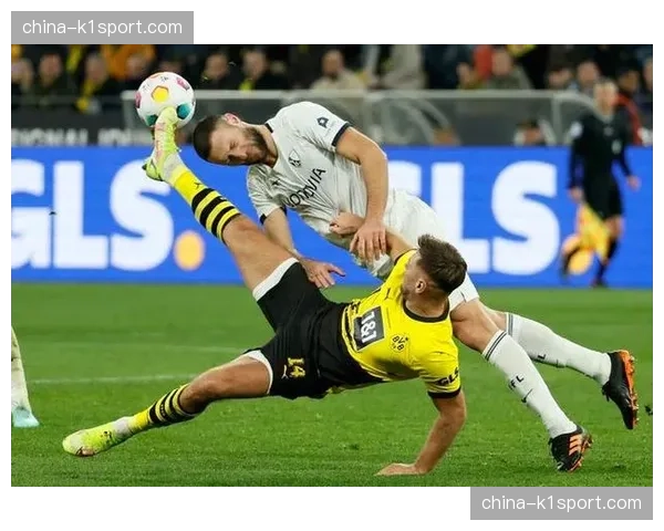 格雷罗伤退，多特蒙德被迫早早做出换人调整